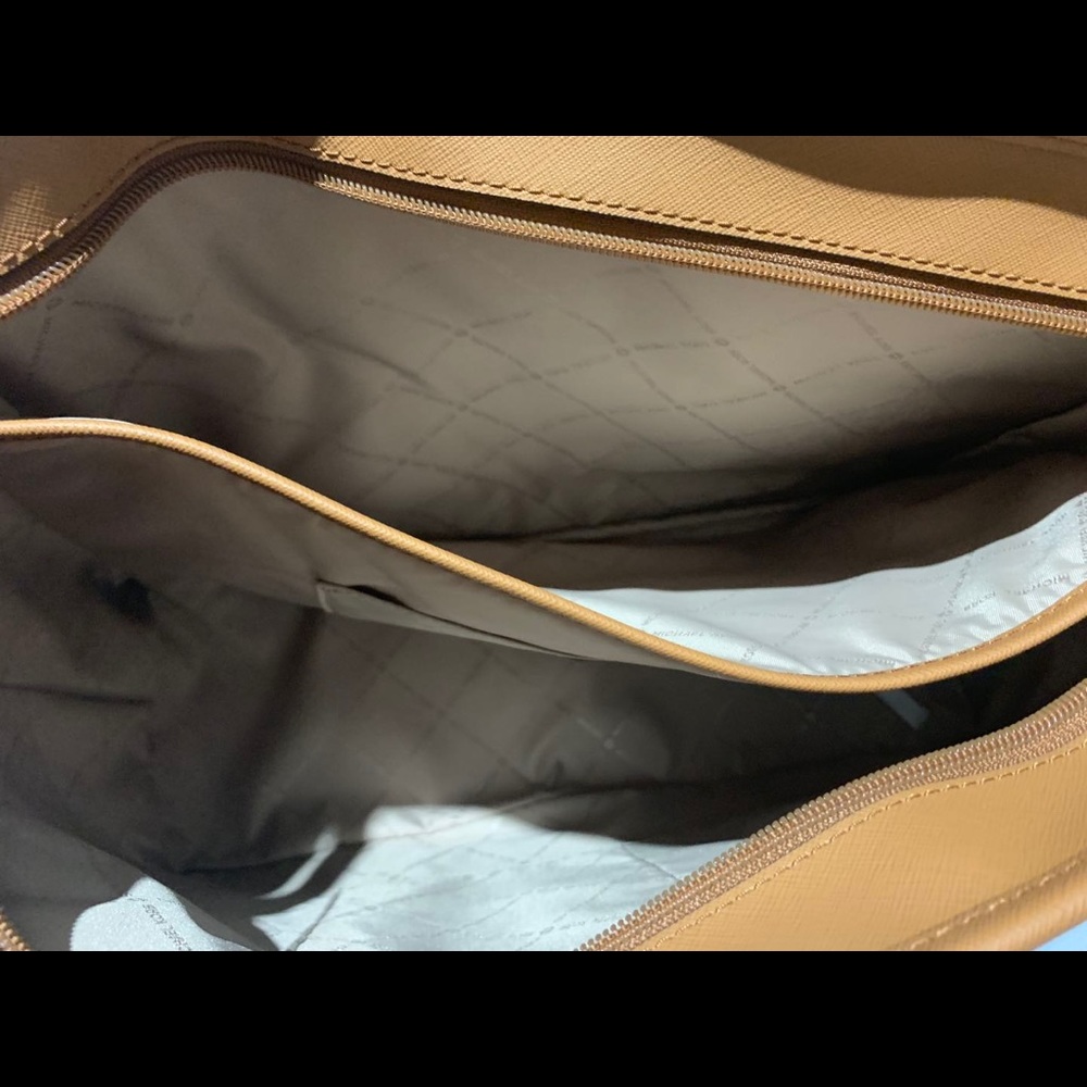 Gaby’sBags👜💕- NWT Michael Kors Large Tote - Picture 8 of 8